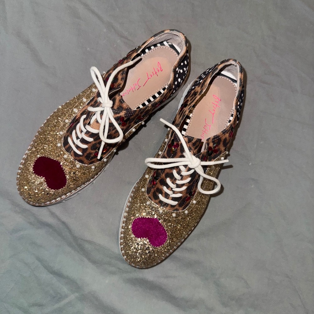Betsey Johnson Pixxy Oxford Shoes 7.5 Gold Glitter Leopard Heart Pearl Lace Up